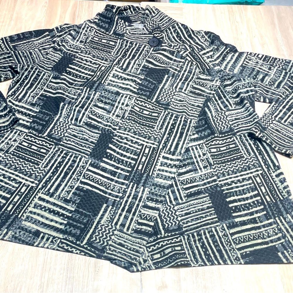 Avenue Size 18-20 Long Sleeve Cardigan Black White Geometric Print